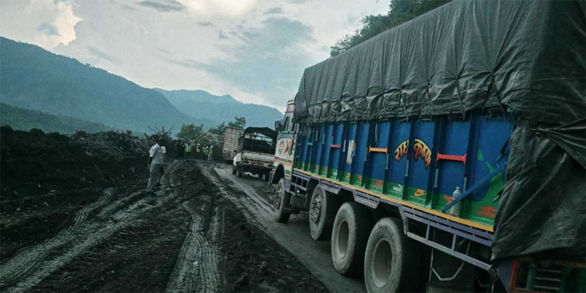 कृष्णभीरमा एकतर्फी यातायात सुचारु, अड्किएका ग्यास बुलेट पनि आउन थाले